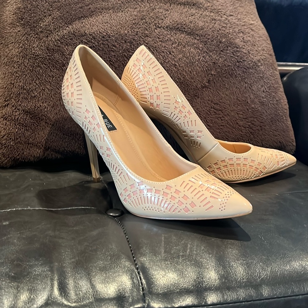 NWOT nude size 10 ladies 4” high heels